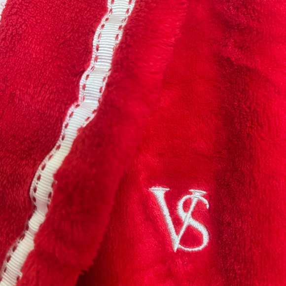 VS Velour Robe - Picture 4 of 5